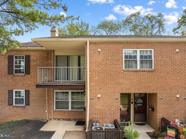 381 Old Forge Xing #381, Devon, PA 19333