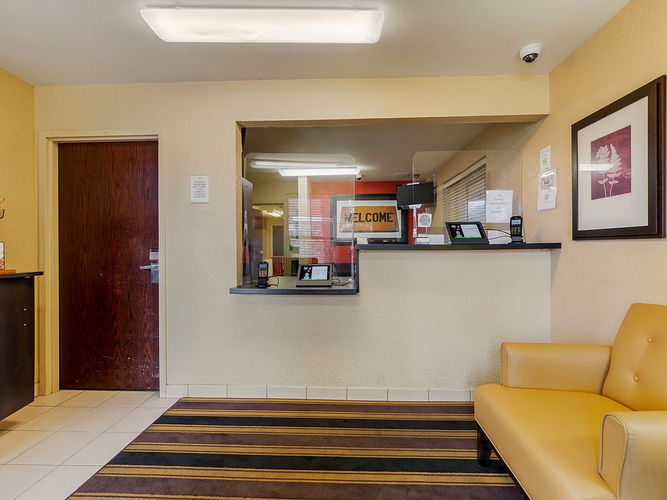 Lobby and Guest Check-in