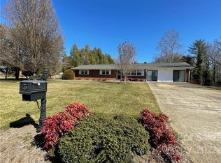 155 Huntington Dr, Hudson, NC 28638