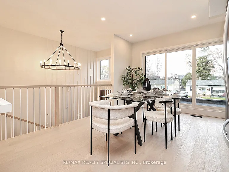 1046 Roosevelt Rd — Photo 22