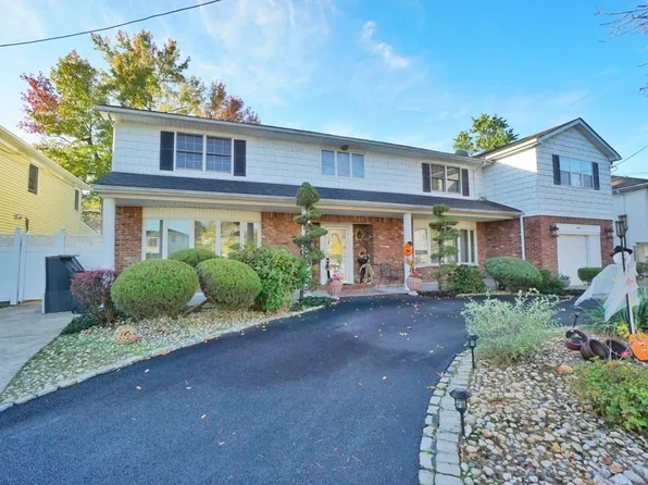 90 Carnegie Ave, Staten Island, NY 10314