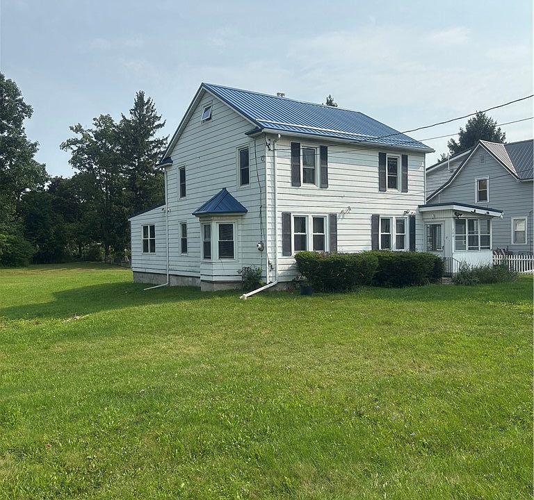 1st image of 704 Sayre St