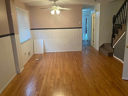 3rd image of 15 Stacey Ln #1