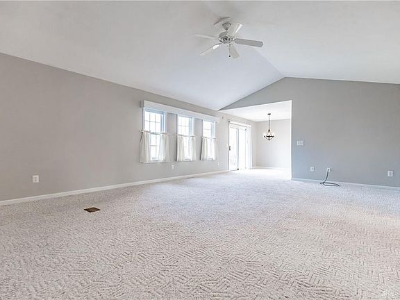 4th image of 128 Irongate Dr