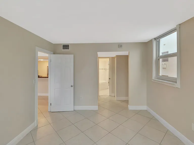 345 Ocean Dr #305 — Photo 11