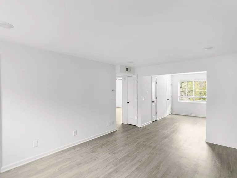 Linridge Apartments — Photo 17
