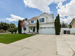 5679 W Hill Stone Dr, South Jordan, UT 84009
