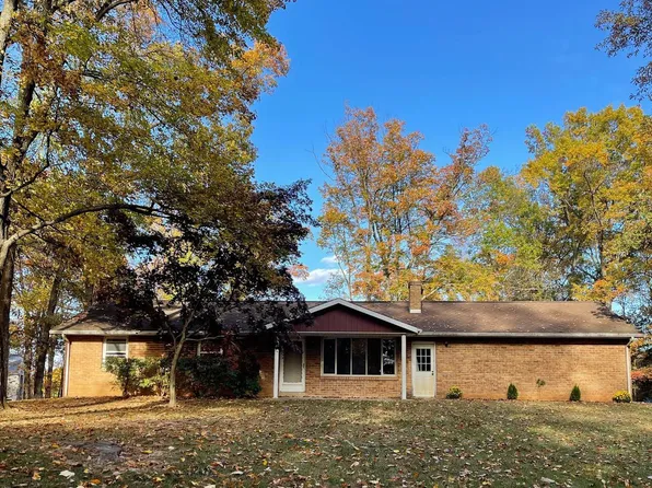 6698 Jackson Dr, Seven Valleys, PA 17360