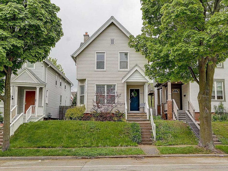 2nd image of 2411 N Oakland Ave