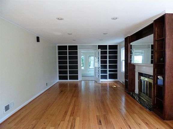 2nd image of 2712 S Twyckenham Dr