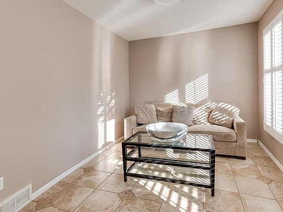 4th image of 32687 Springside Ln