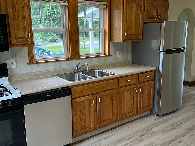 536 Perry Hwy — Photo 3