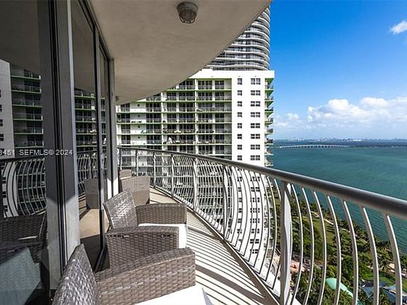4th image of 1750 N Bayshore Dr APT 3201