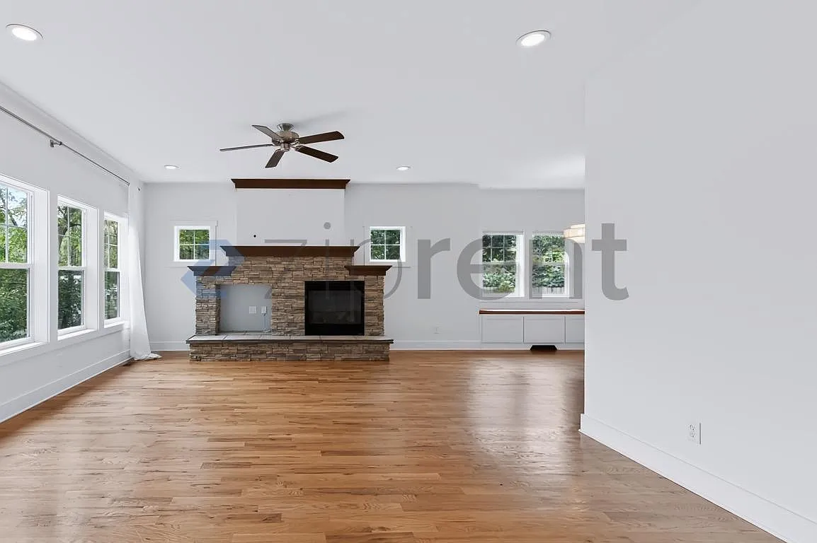 4 bed, 2.5 bath, 1920 sqft, $3,150 — Photo 3