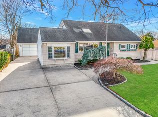 46 Arthur St, Brentwood, NY 11717