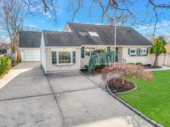 46 Arthur Street, Brentwood, NY 11717