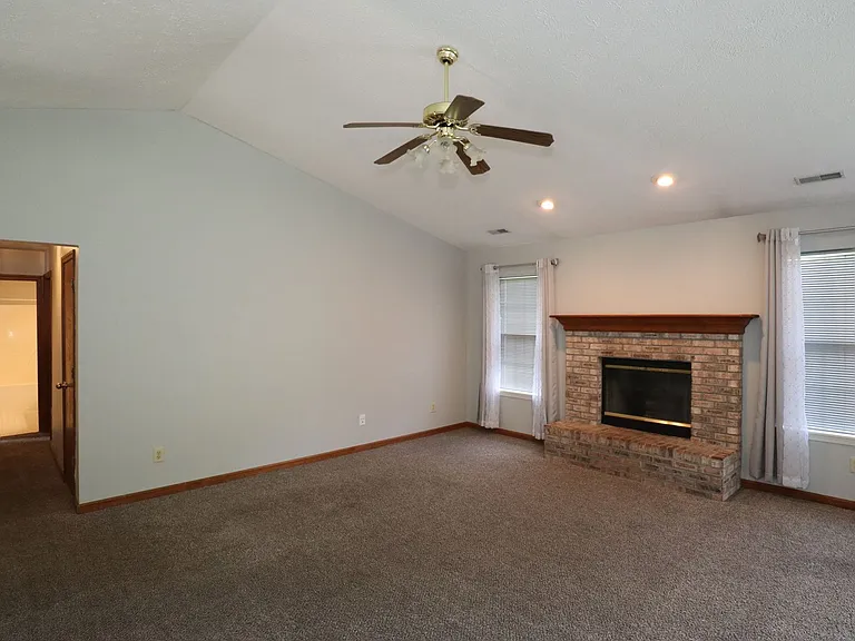 12838 Sovereign Ln — Photo 3