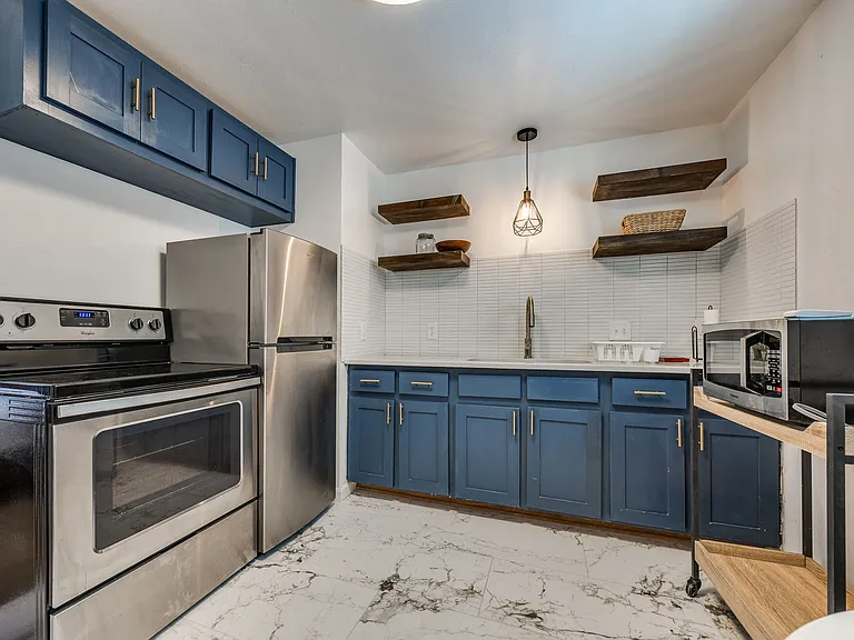 217.5 E Daws St #217.5 — Photo 7