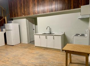 450 Spadina Ave #2, Toronto, ON M5T 2G8