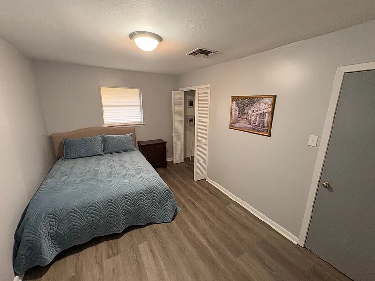 126 W Lee St — Photo 7