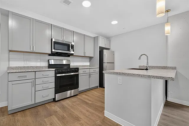 41 Lagrange Apartments — Photo 1