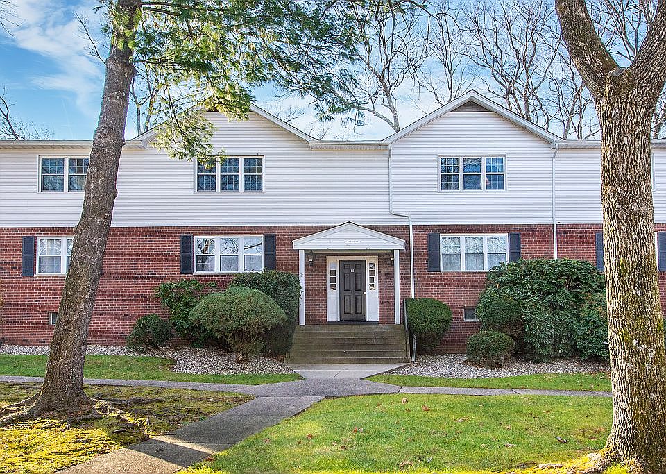 1st image of 11 Essex Ln APT 5A