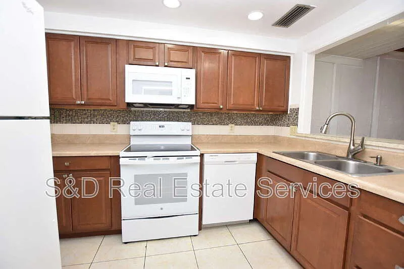 2 bed, 2.0 bath, 1500 sqft, $1,500 — Photo 2