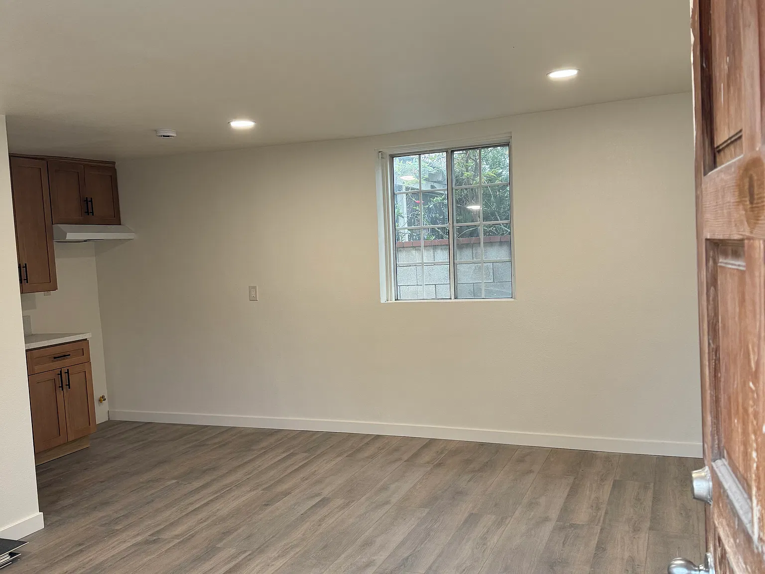 1037 N Orange Ave — Photo 1