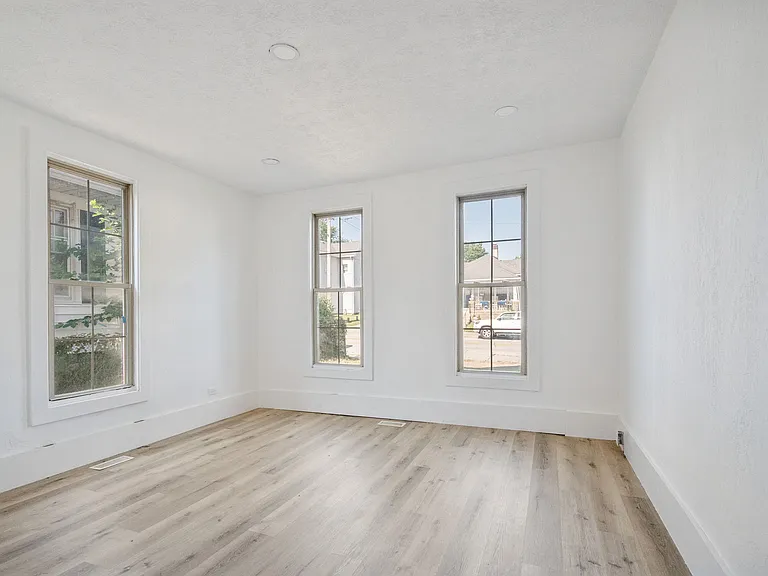 634 S Union St — Photo 9