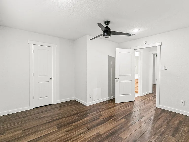 201 San Saba St — Photo 15