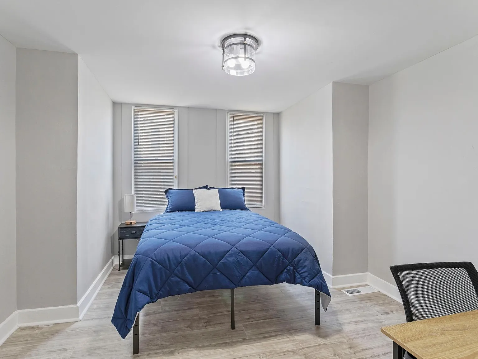 3 bed, 1.0 bath, 795 sqft, $832 — Photo 1