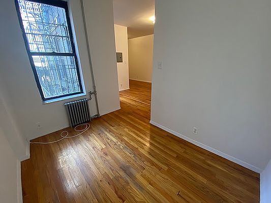 3rd image of 179 Prince St APT 18
