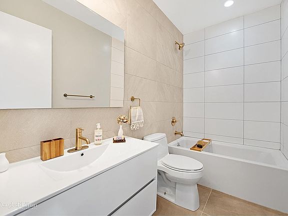 3rd image of 292 Quincy St #4F