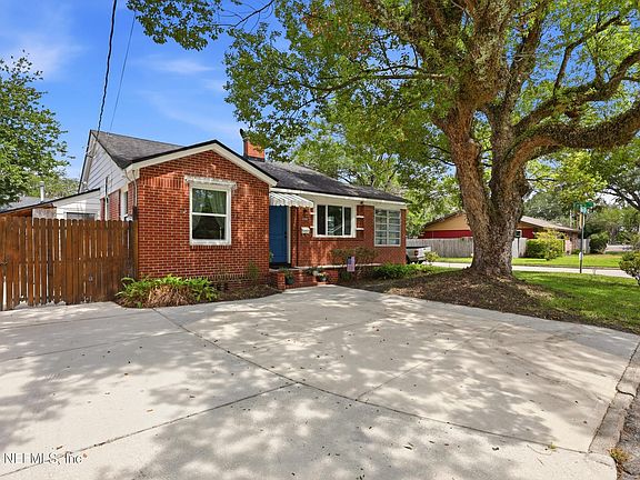 4th image of 2104 MERRILL Avenue