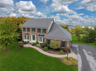 2 Harvest Gln, Pittsford, NY 14534