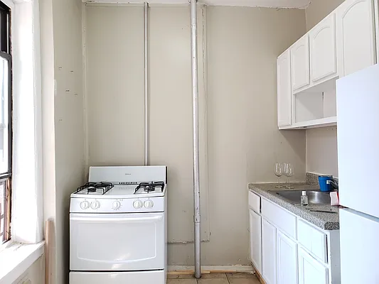 Rented by Signature Property Realty | media 16