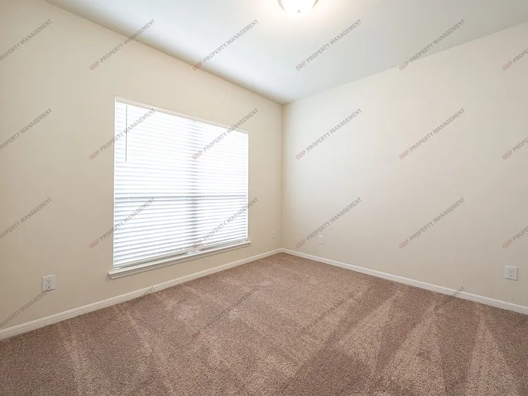 742 Friar Tuck Dr — Photo 4