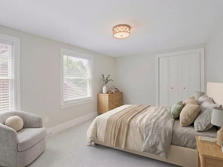 Note: Unit is unfurnished. Space is virtually furnished for staging purposes.