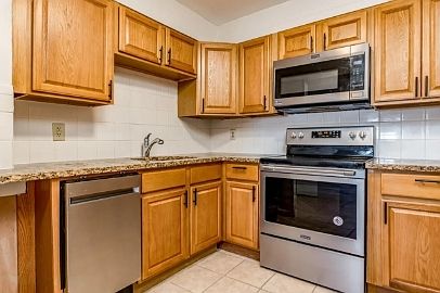 2nd image of 1005-1015 N Lincoln St #11556689