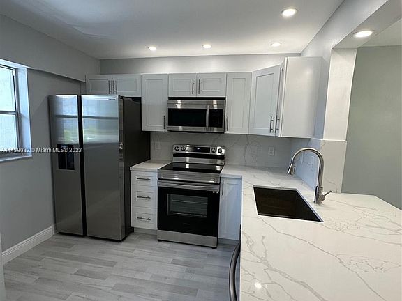 4th image of 4311 Crystal Lake Dr APT 212