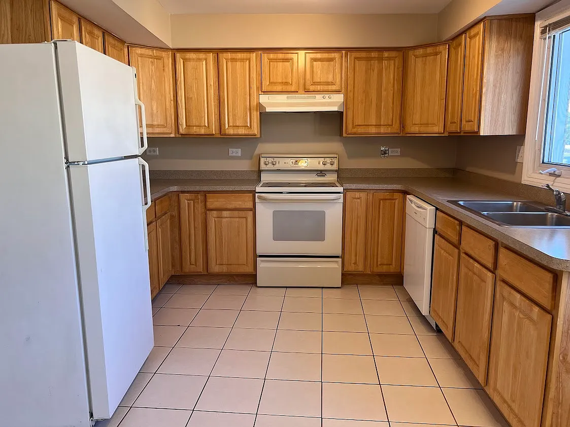 2 bed, 1.5 bath, 1200 sqft, $1,800 — Photo 2