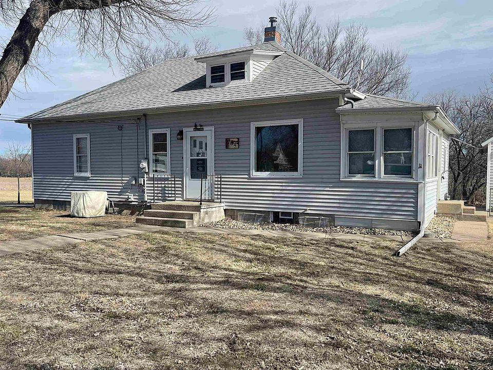 1st image of 704 Walnut St