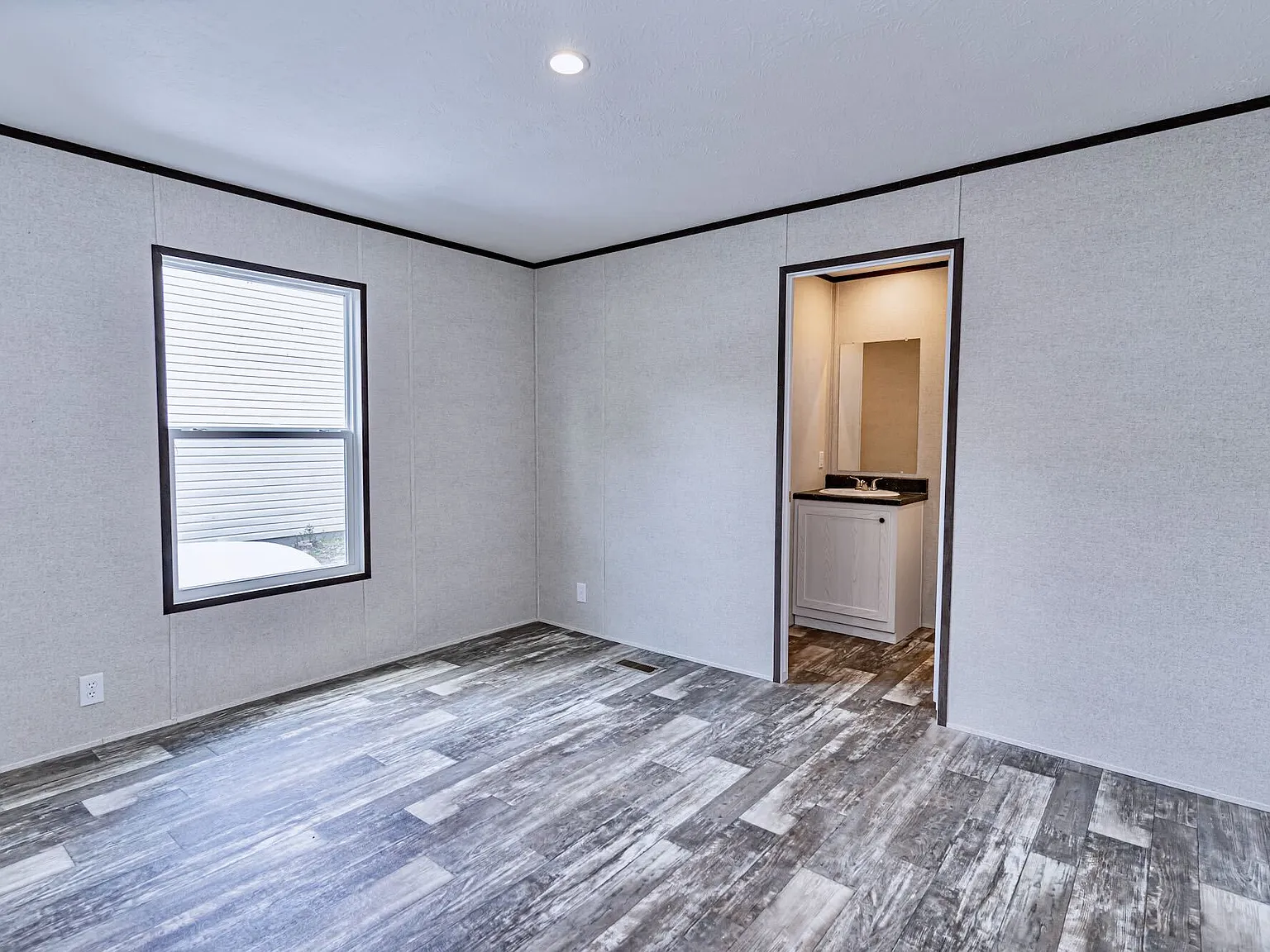 923 W. Lee Road - Unit-... — Photo 3