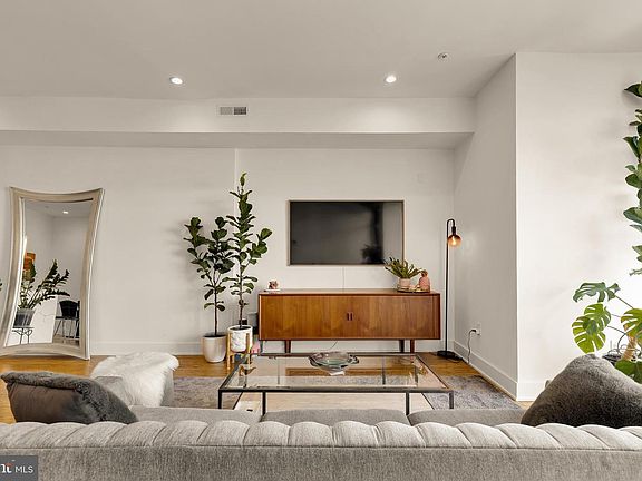 3rd image of 3819 14th St NW Room 4