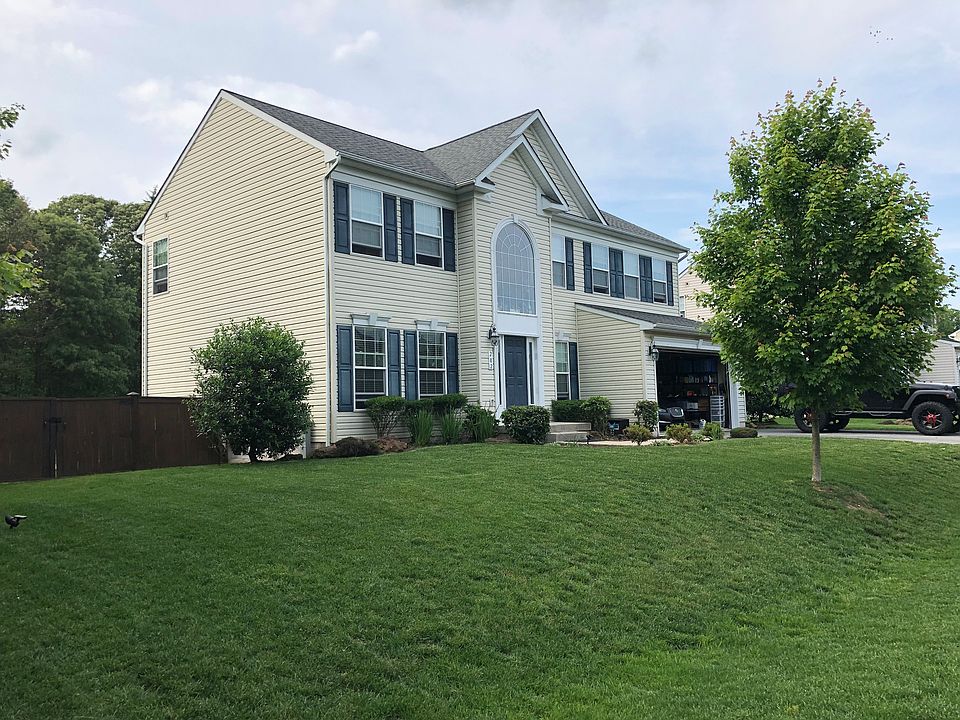 1st image of 202 Long Hill Ct
