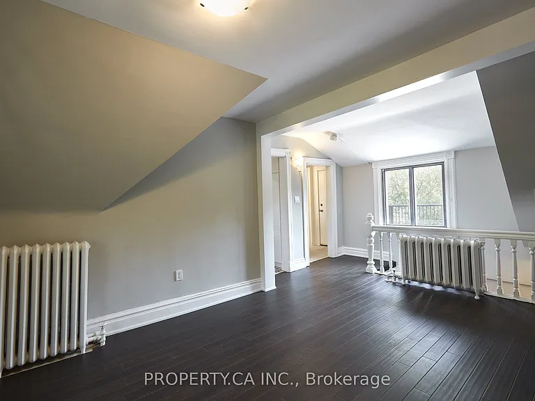 345 Gladstone Ave #UPPER — Photo 11