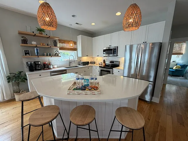 4 bed, 1900 sqft, $6,500 — Photo 4