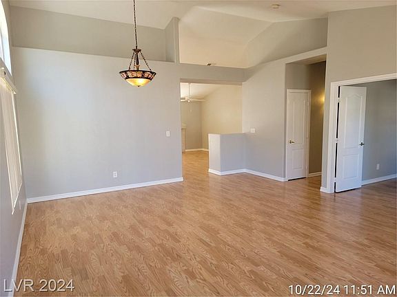 4th image of 3235 Cooper Creek Dr