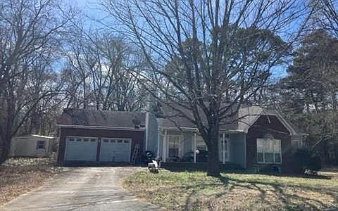 2nd image of 705 Jackson Cir