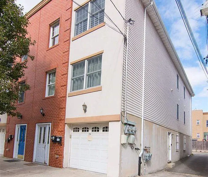 274 Griffith St #2 — Photo 1